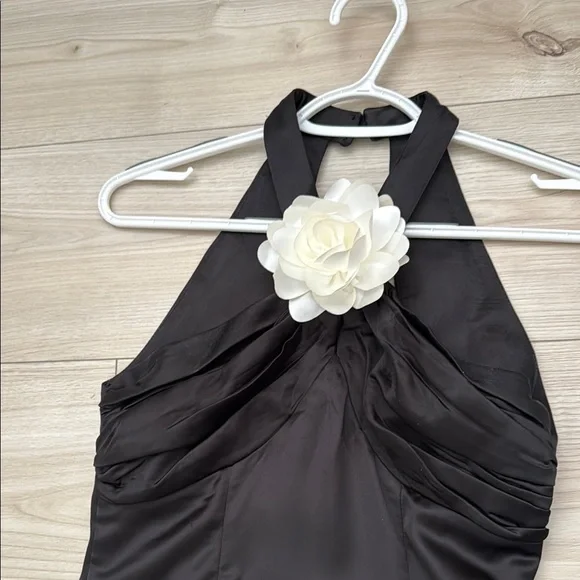 MESHKI Dylan Rose Halter Maxi Dress - Picture 4 of 4